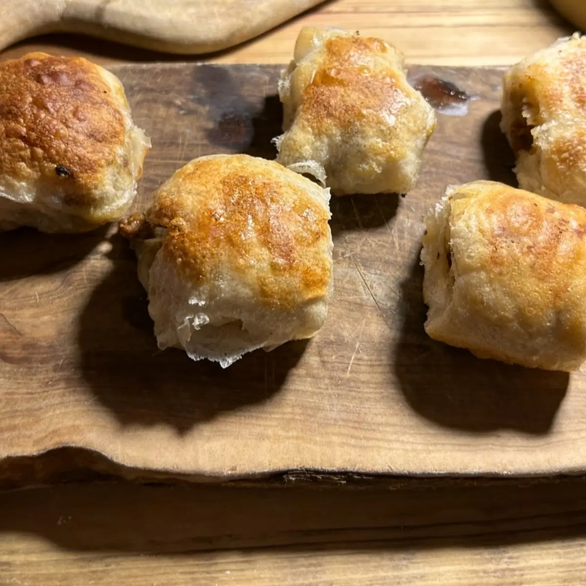 Mantia Beef Dumplings 酥皮牛肉饀餅